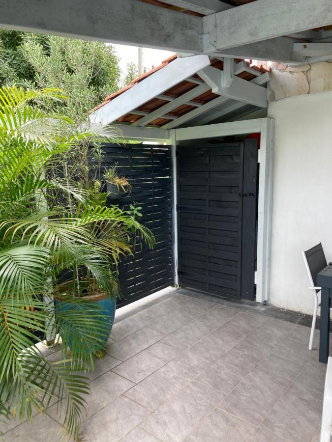 Grand T2 Tout Confort , Emplacement Ideal Riviere-Salee Luaran gambar