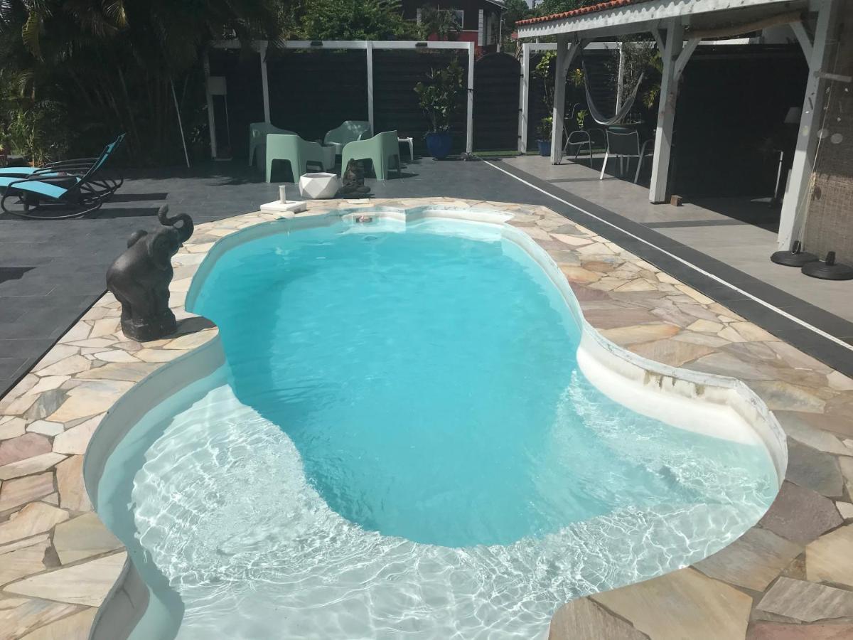 Grand T2 Tout Confort , Emplacement Ideal Riviere-Salee Luaran gambar